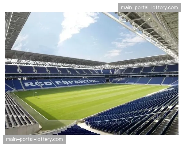 巴塞罗那市政府批准西班牙人俱乐部主场翻新计划 巴塞罗那市政府批准西班牙人俱乐部主场翻新计划